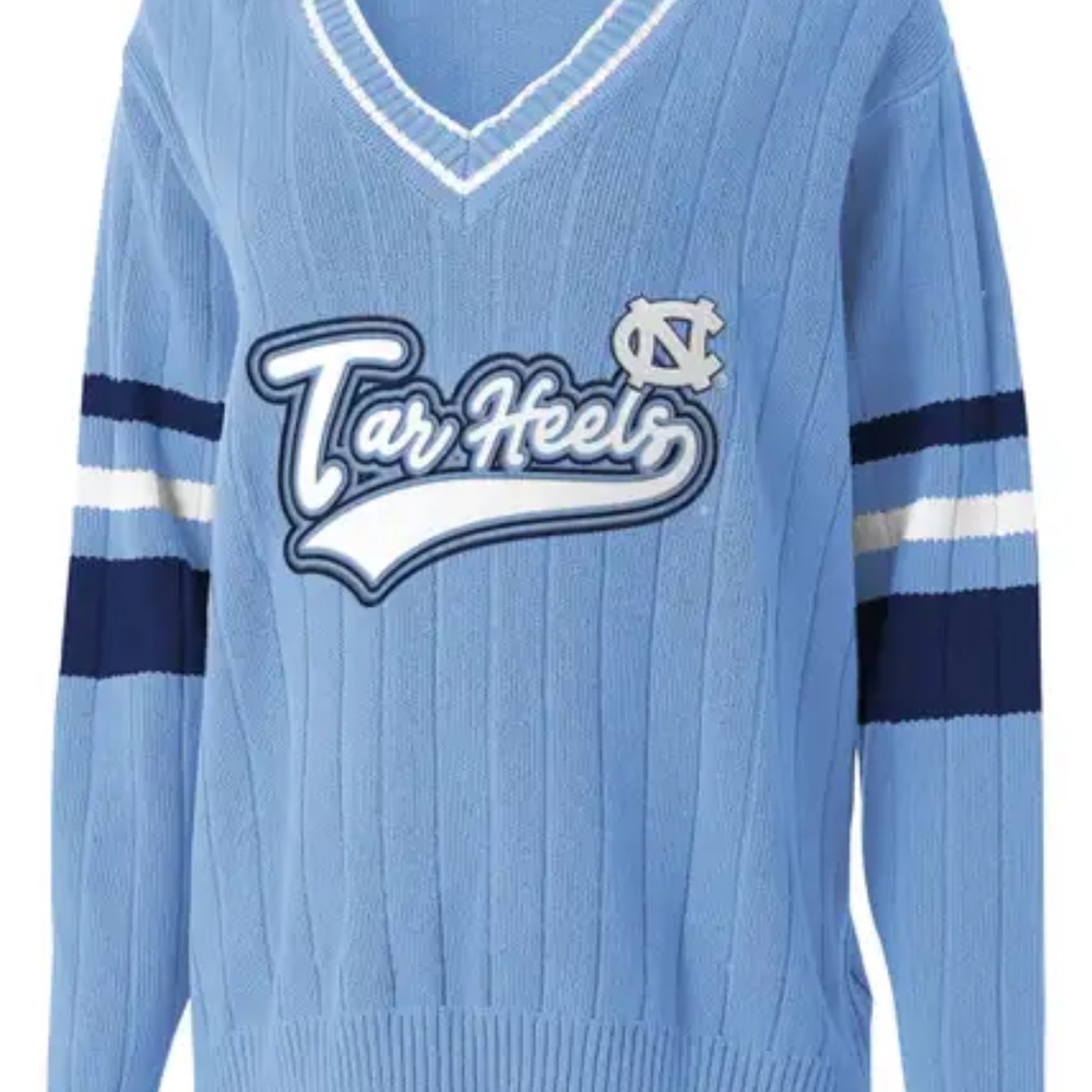 WEAR by Erin Andrews University V-Neck Sweater Medium, U. OF NORTH CAROLINA-UNC